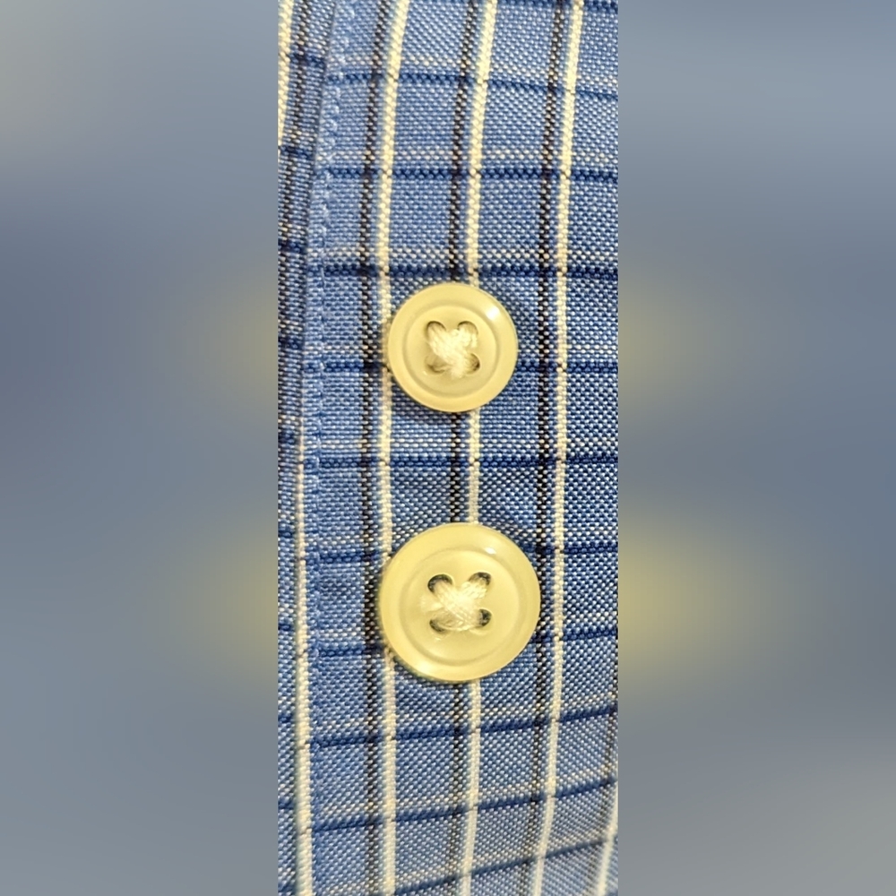 L.L.Bean Button Down. Size Medium. - Picture 4 of 4